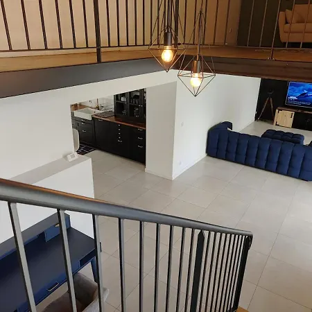 Touny Bonnefil - Pool And Enclosed Garden